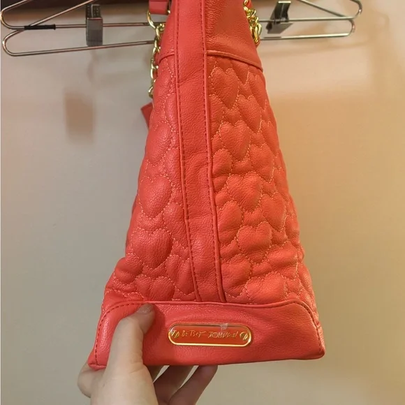 2010s Betsey Johnson EUC Quilted Red Heart Shoulder Bag - Picture 6 of 7